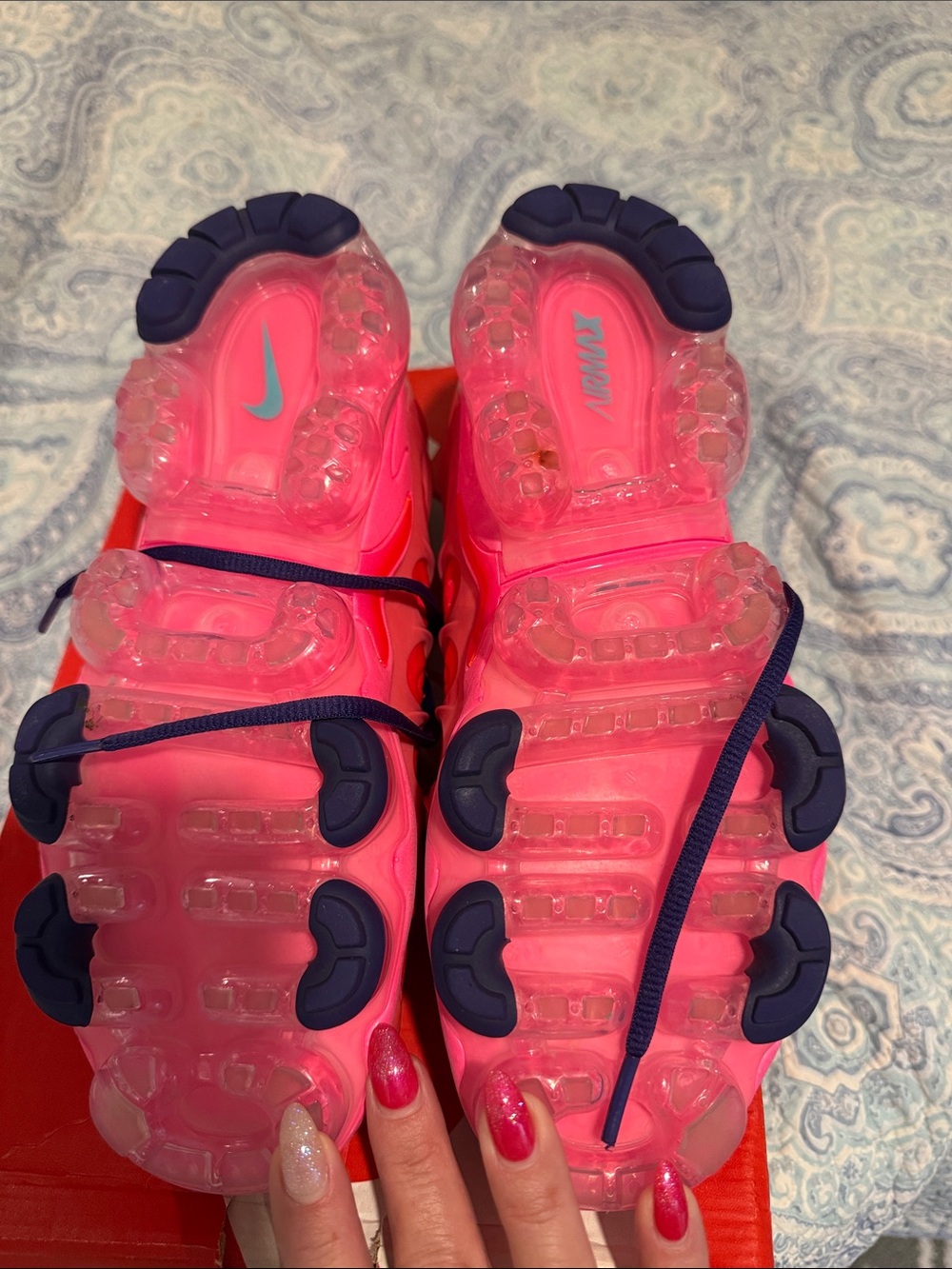 Women’s Nike Vapormax Athletic Shoes - Bright Pink with Purple Accents Size 10 - Picture 4 of 6